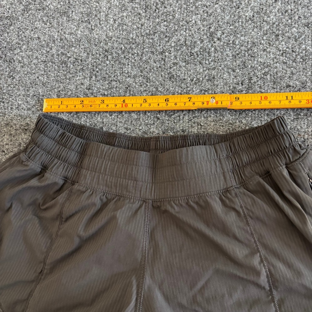 Lululemon Hotty Hot Short II 2.5 Inch Dark Carbon Grey Size 4 W7ASZS - Picture 2 of 7